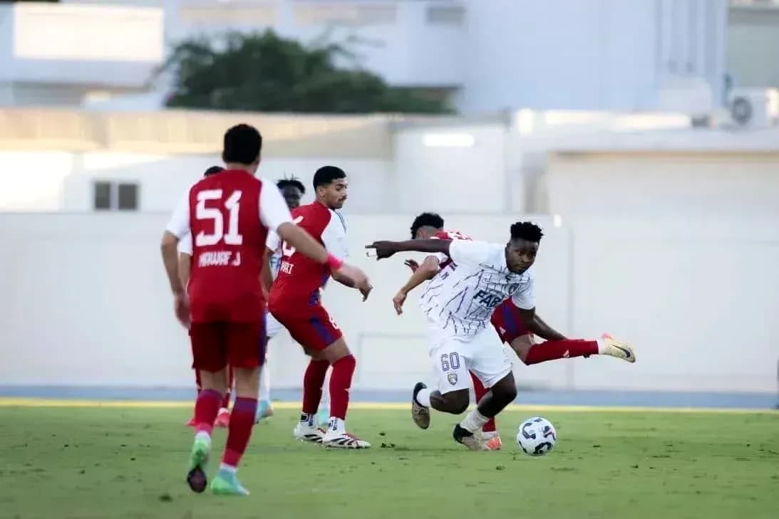 Jugador de Dibba Al Fujairah U23 en acción