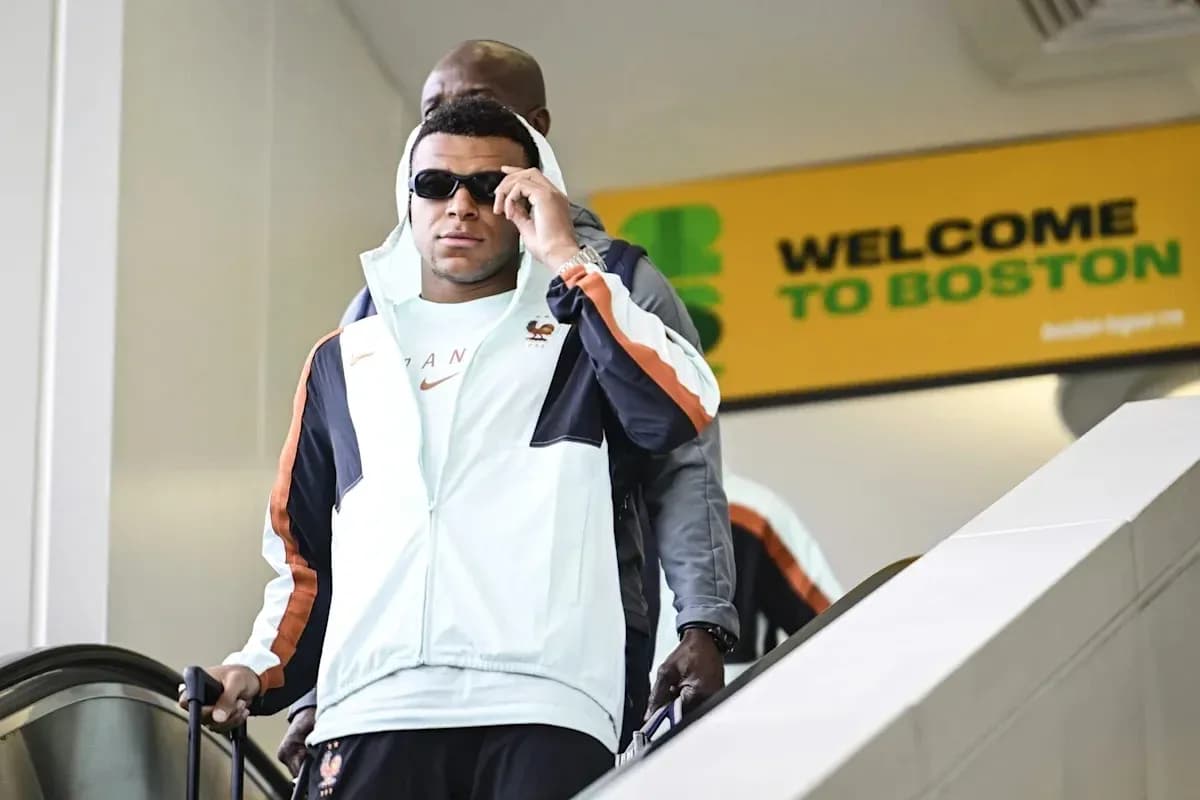 Jugador llegando a Boston con gafas de sol
