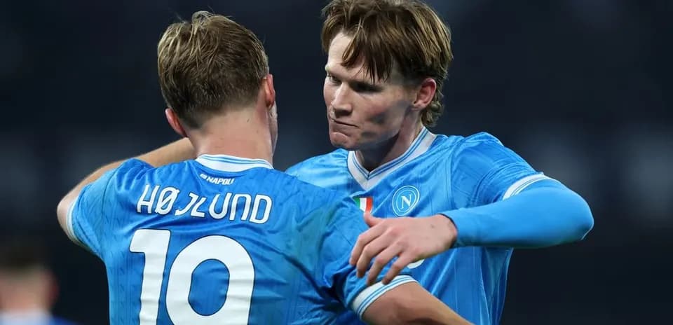 Jugadores del Napoli celebrando un gol juntos