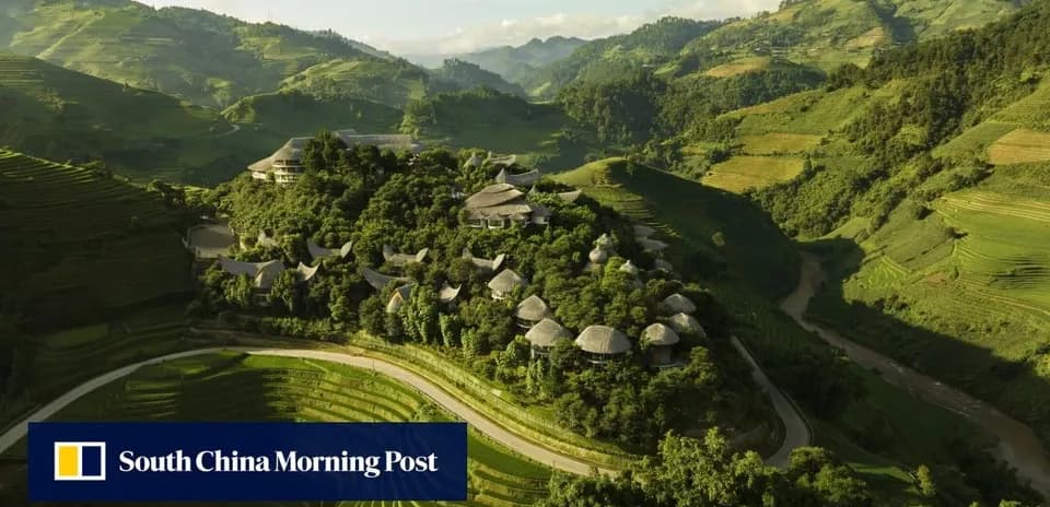 Vista panorámica de montañas y arrozales