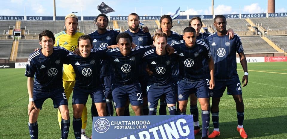 Equipo inicial de Chattanooga FC en el campo