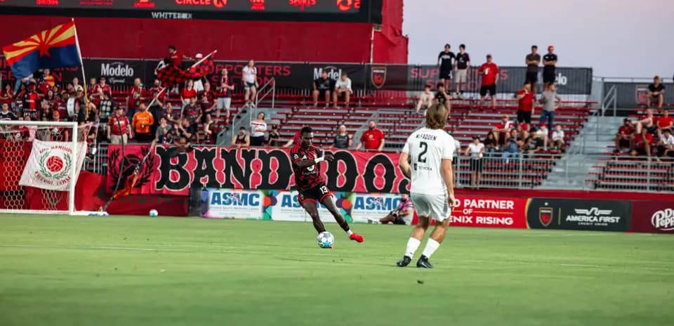 Jugador de Phoenix Rising en acción