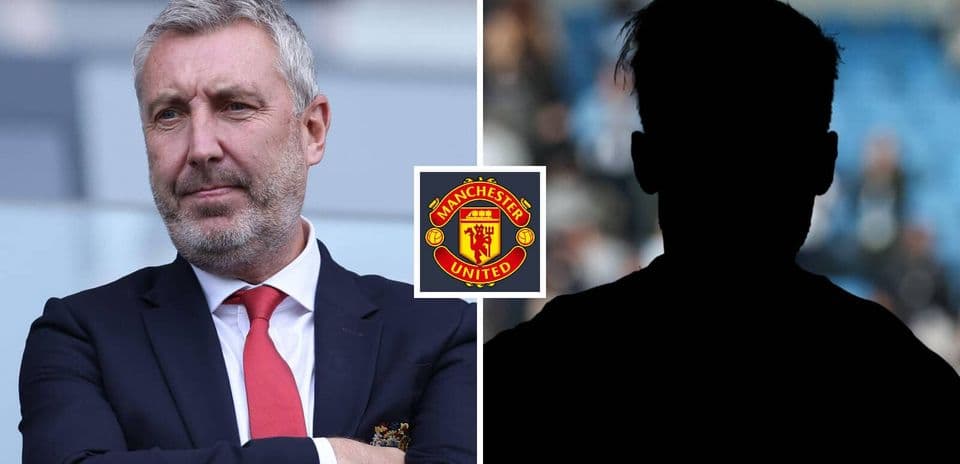 Entrenador con logo de Manchester United y silueta de jugador