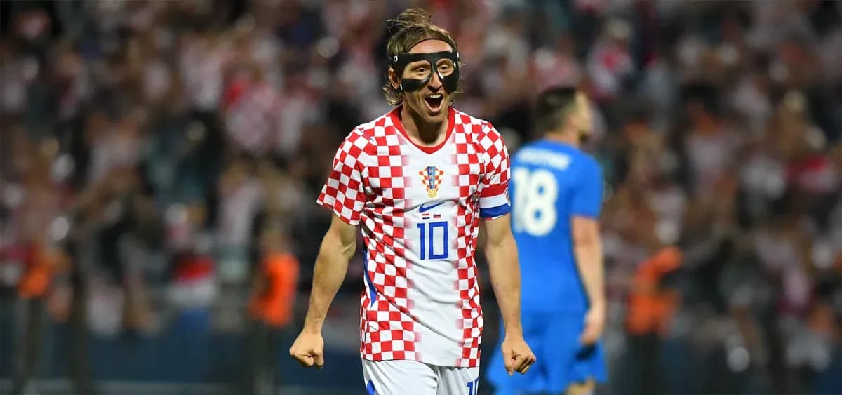 Luka Modrić celebrando con la camiseta de Croacia