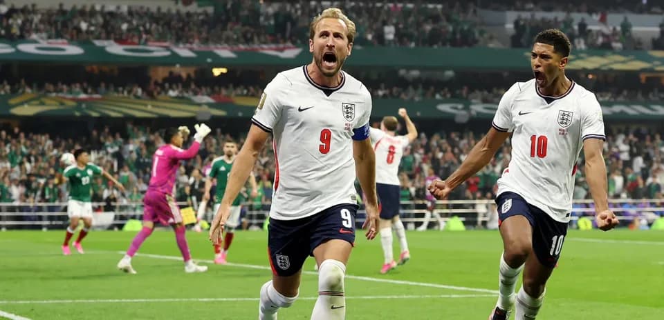 Jugadores de Inglaterra celebrando un gol en partido