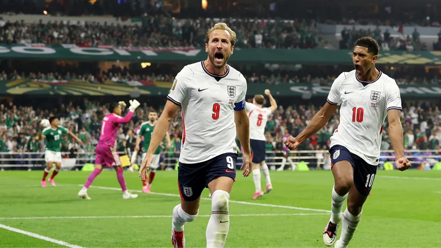 Jugadores de Inglaterra celebrando un gol en partido