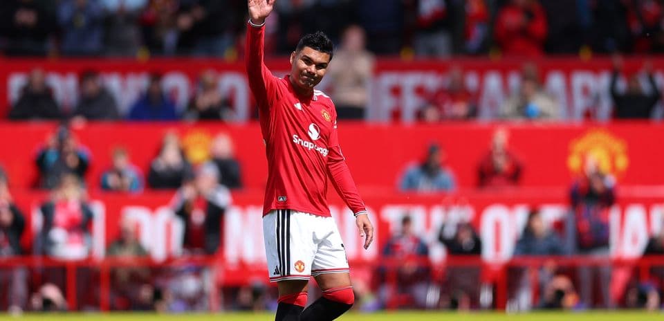 Jugador de Manchester United saludando a la afición