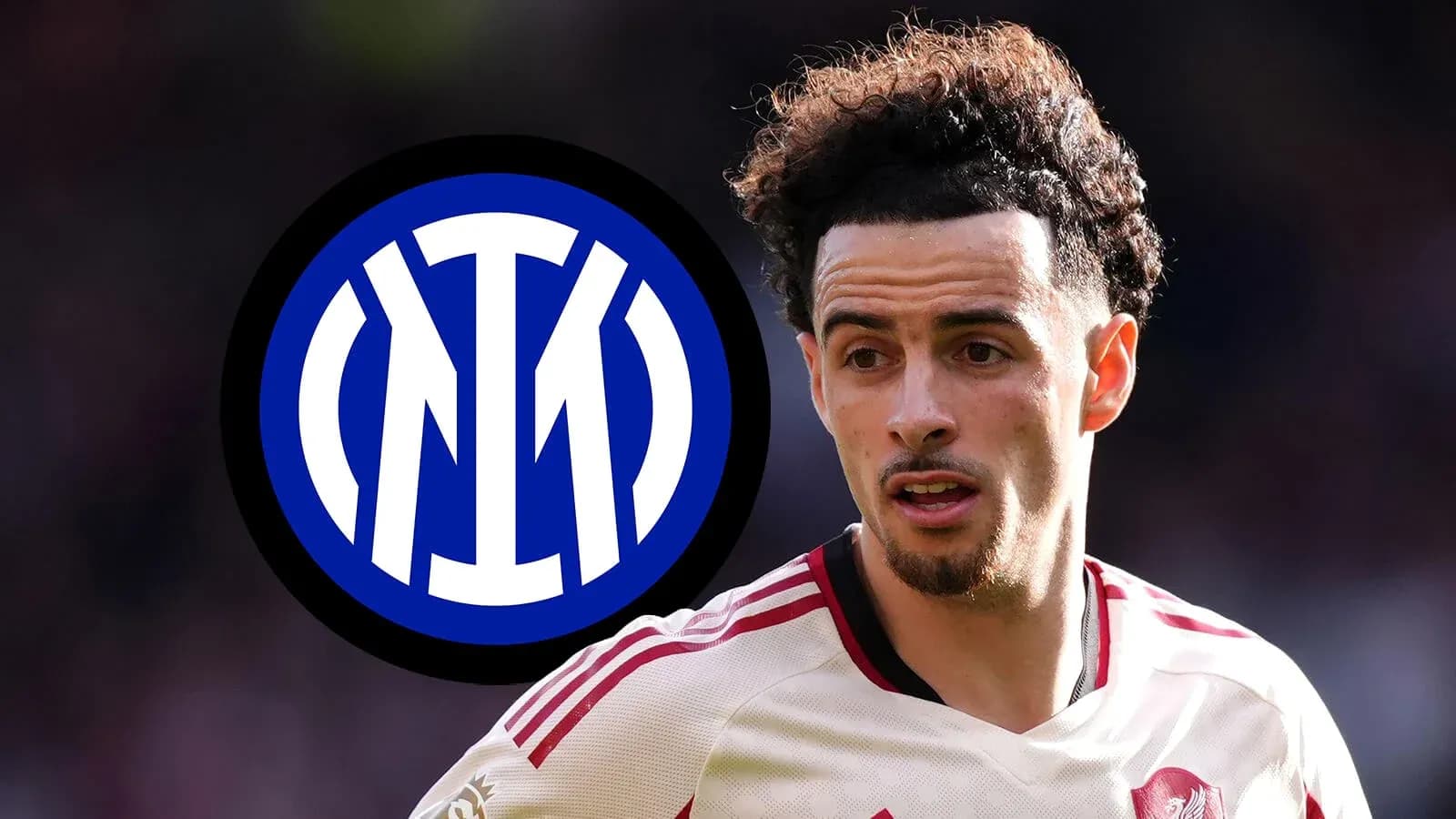 Jugador de fútbol con logo de Inter de fondo