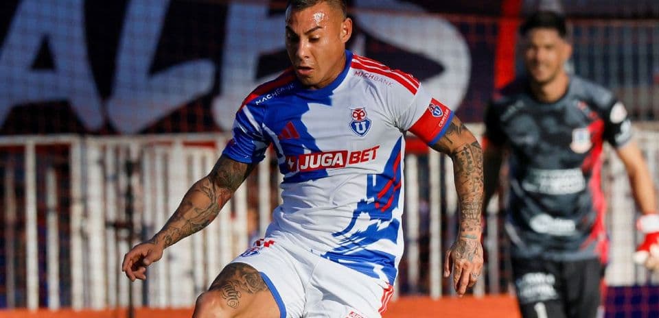 Jugador de Universidad de Chile en acción