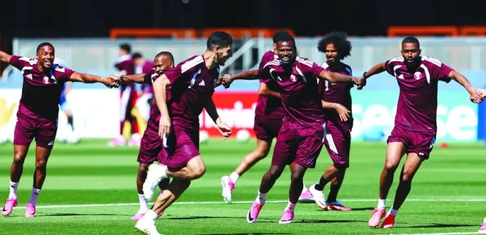 Jugadores de Catar entrenando para el Mundial