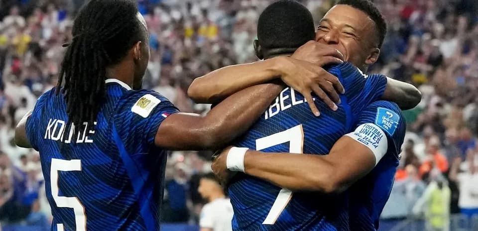 Jugadores de Francia celebrando un gol