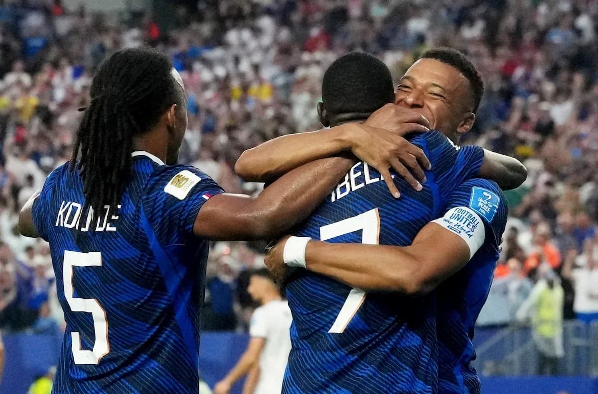 Jugadores de Francia celebrando un gol
