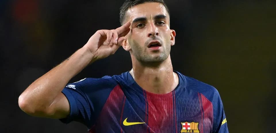 Jugador de Barcelona haciendo saludo militar en partido