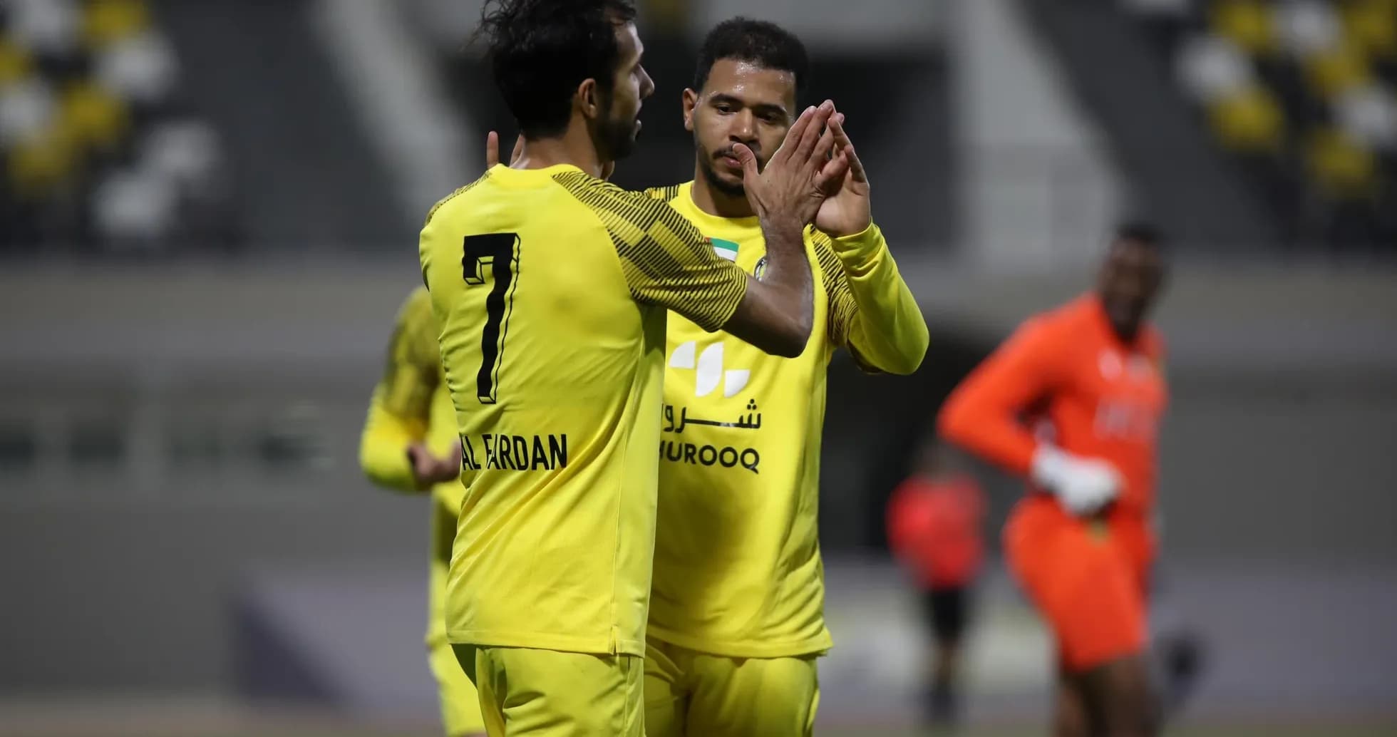 Jugadores de Al Wasl U23 celebrando en el campo