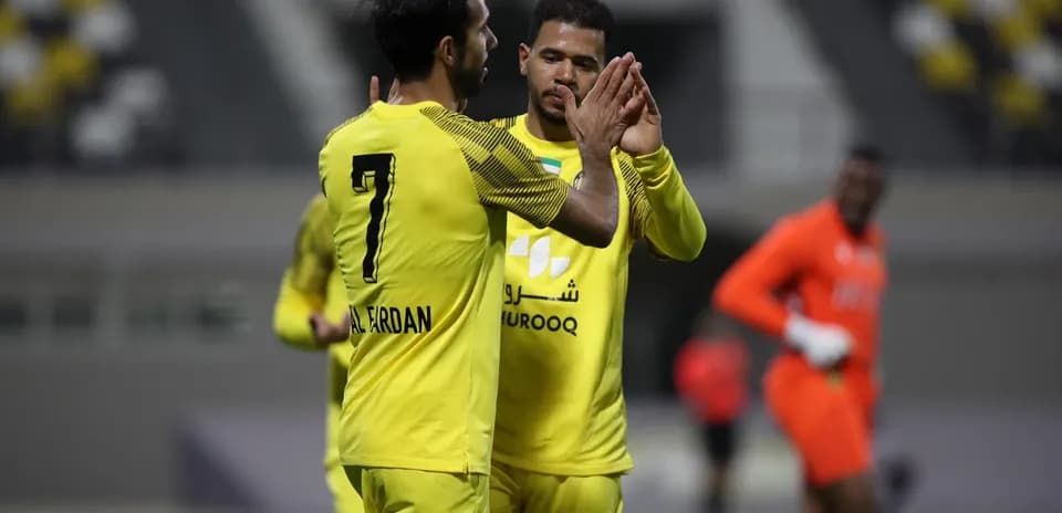 Jugadores de Al Wasl U23 celebrando en el campo