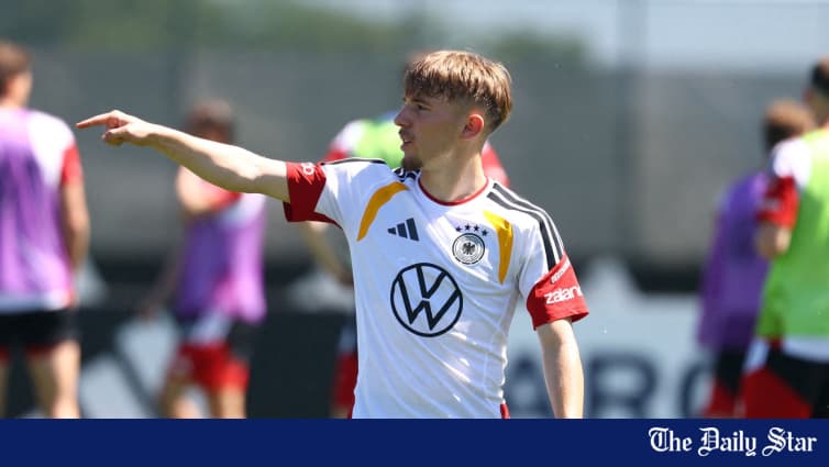 Jugador de Alemania señalando durante sesión de entrenamiento