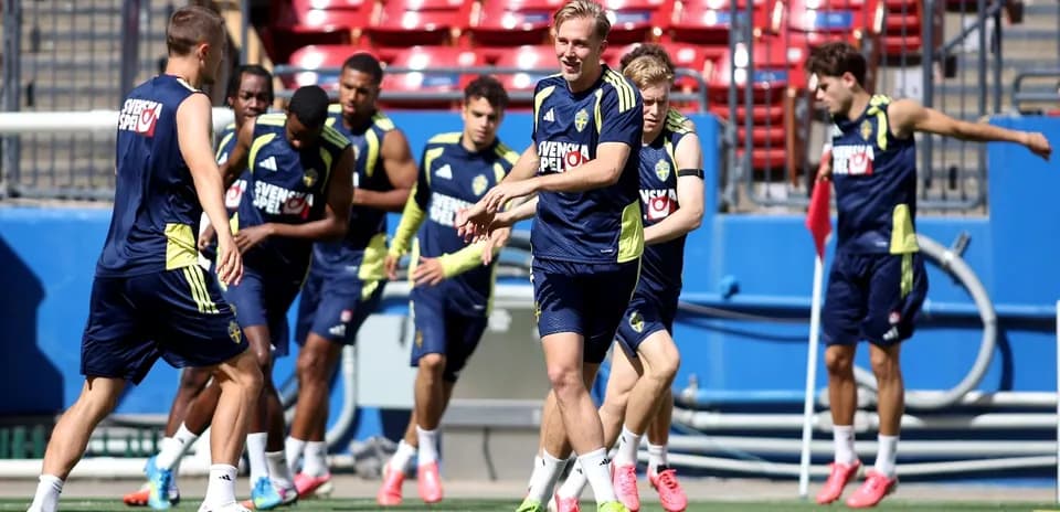 Jugadores de Suecia entrenando antes del partido