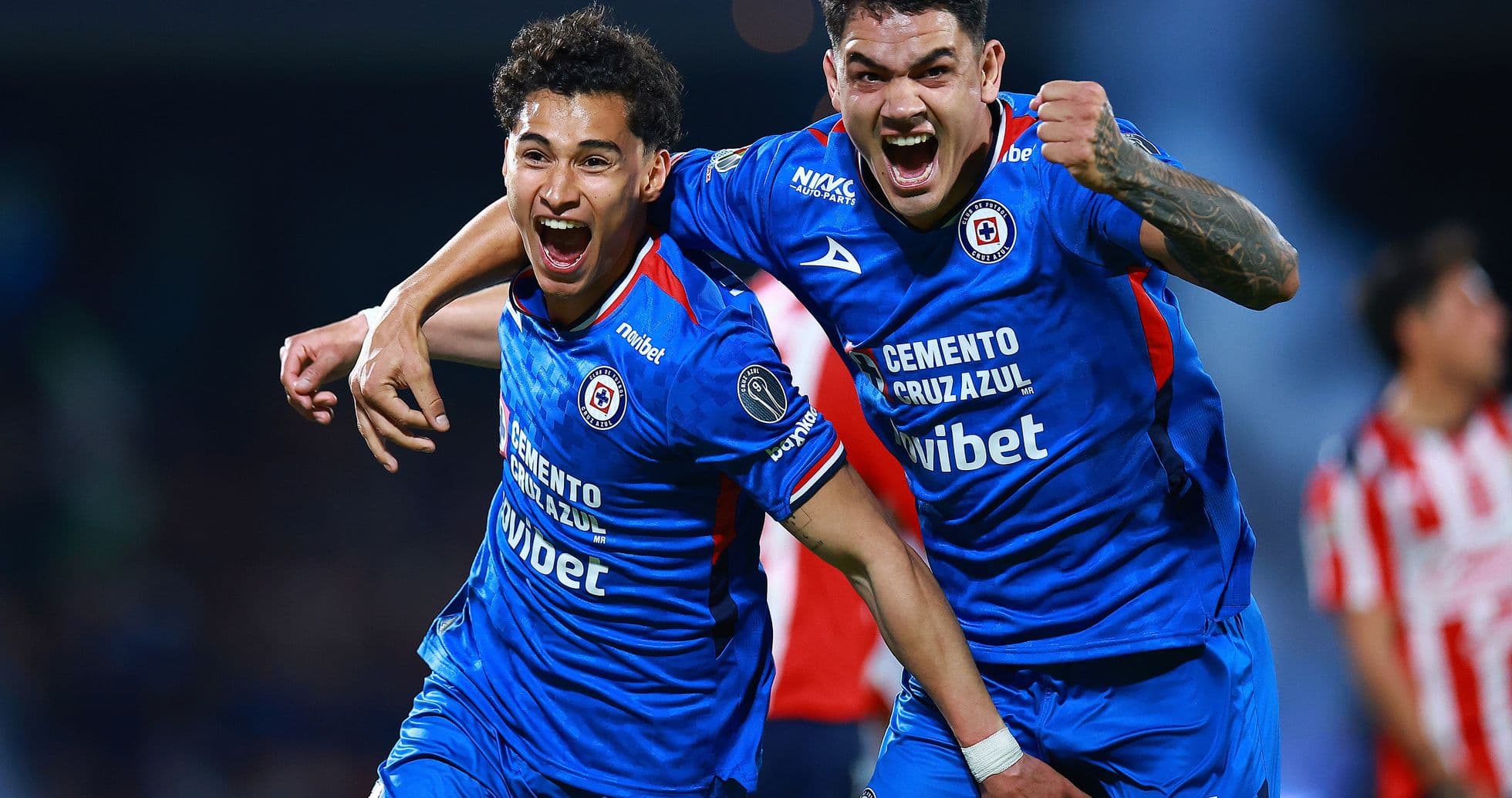 Jugadores de Cruz Azul celebrando un gol