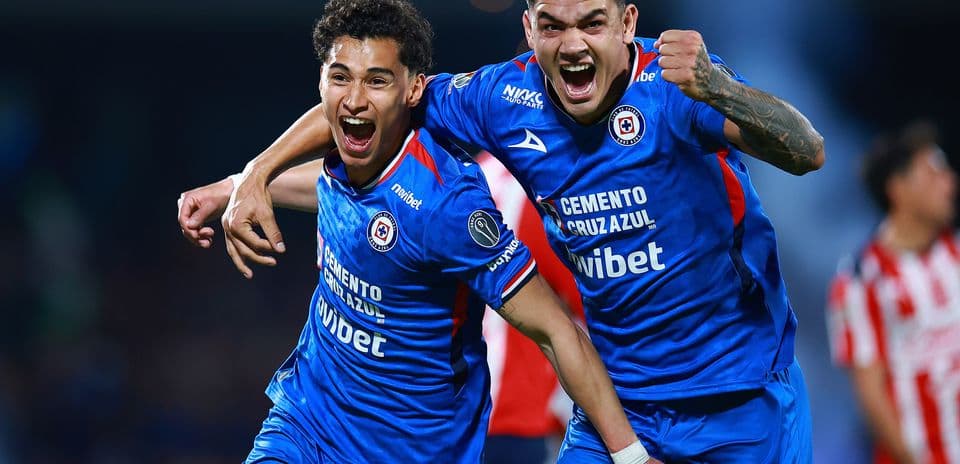 Jugadores de Cruz Azul celebrando un gol