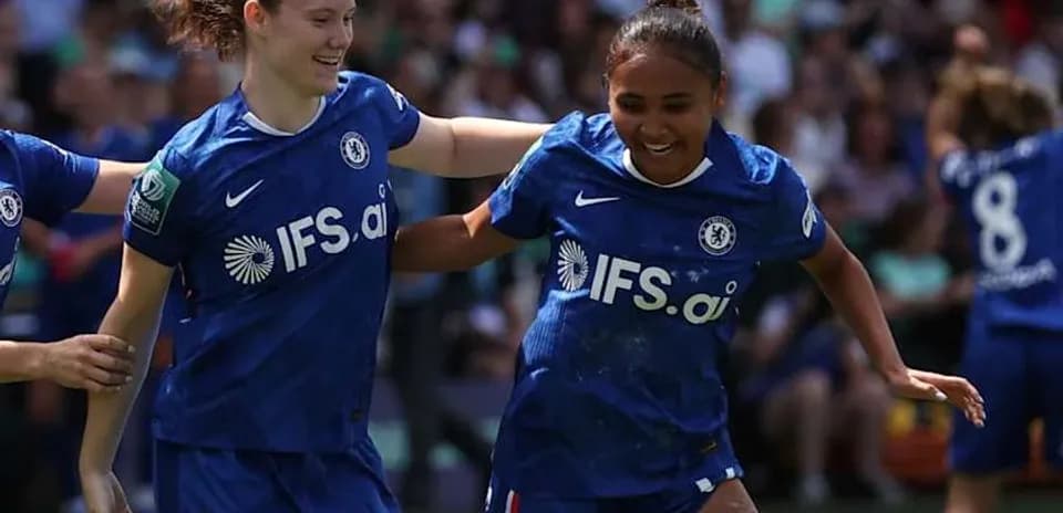 Jugadoras del Chelsea celebrando un gol en partido