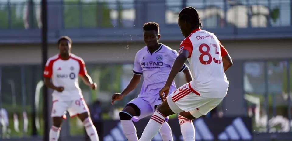 Jugador de Toronto II en acción durante el partido