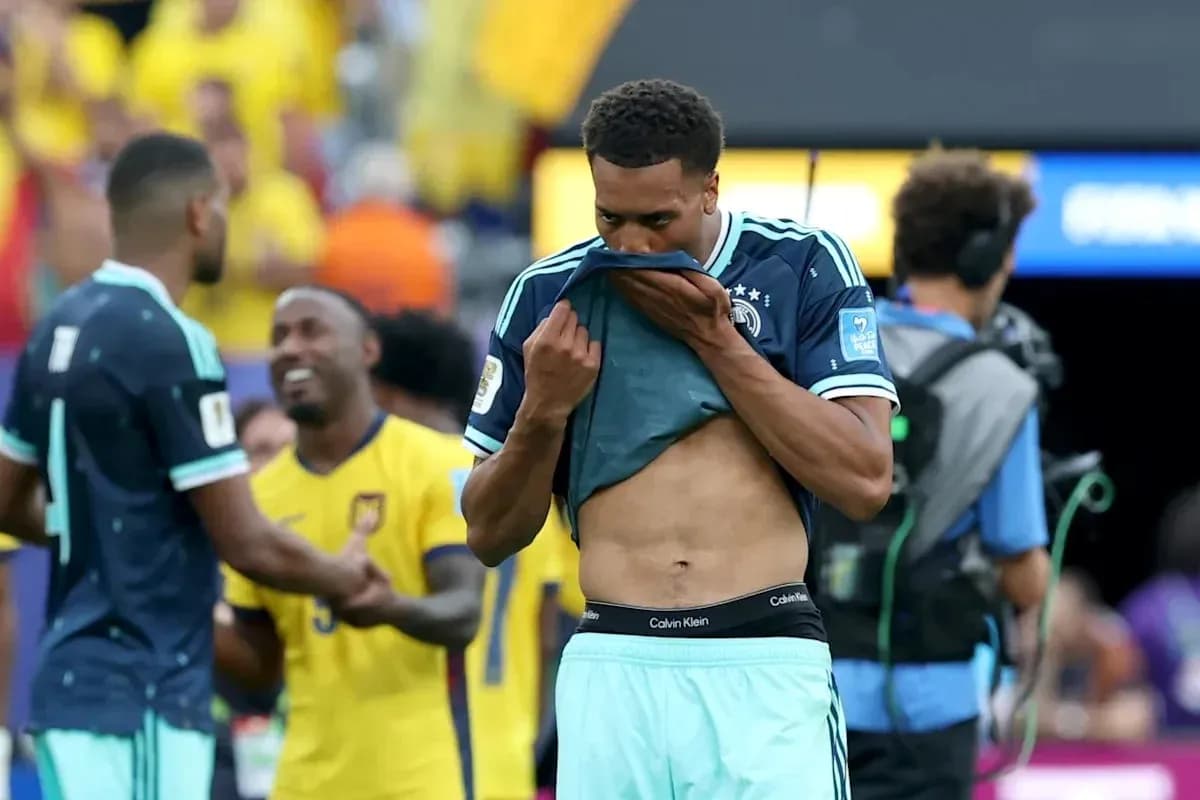Jugador de Alemania se quita la camiseta tras partido