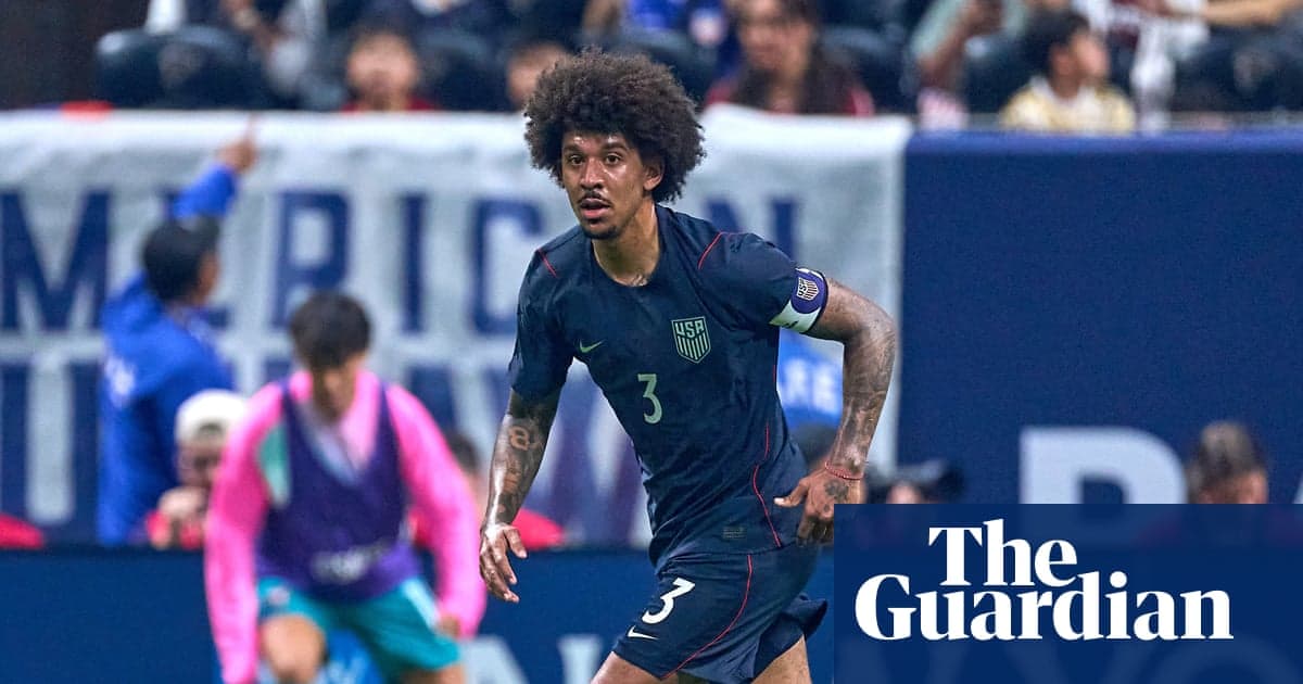Jugador de Estados Unidos corriendo durante el partido