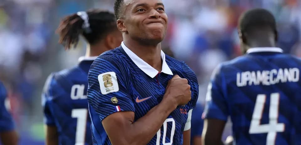 Kylian Mbappé celebrando con la selección de Francia