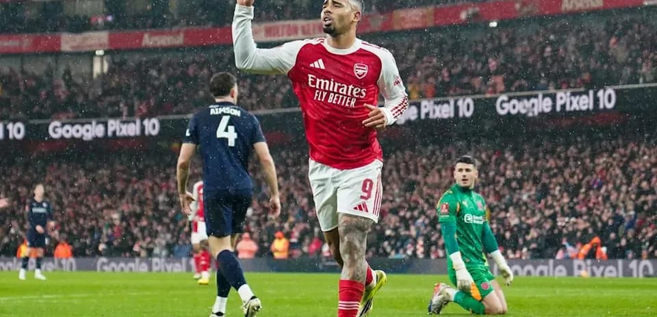 Jugador de Arsenal celebrando un gol en el estadio