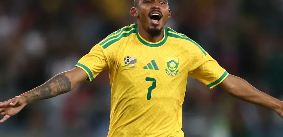 Jugador de Sudáfrica celebrando un gol en el partido