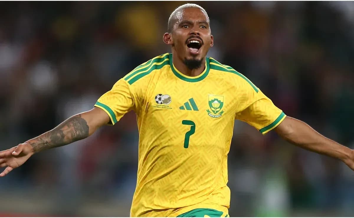Jugador de Sudáfrica celebrando un gol en el partido