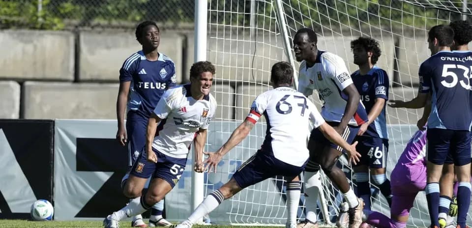 Celebración de gol de Real Monarchs en el partido