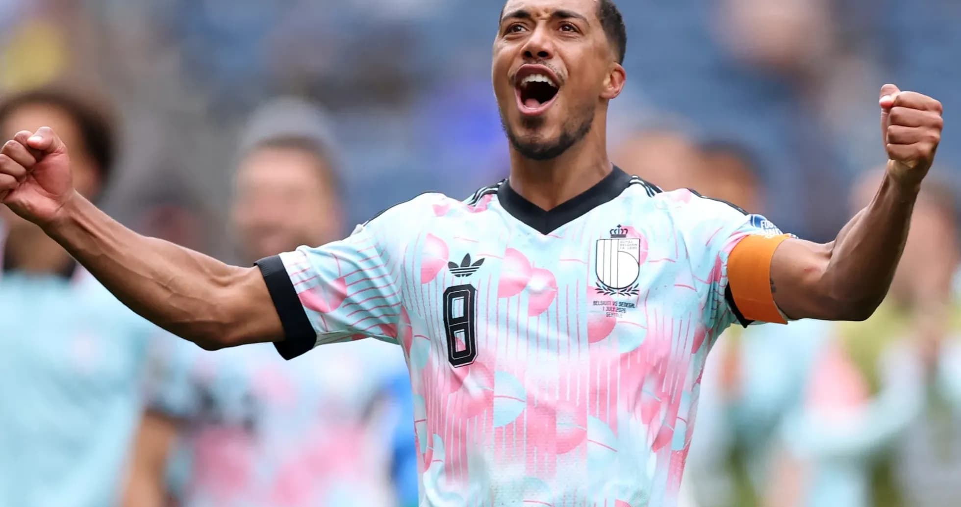 Jugador de Bélgica celebrando en el partido