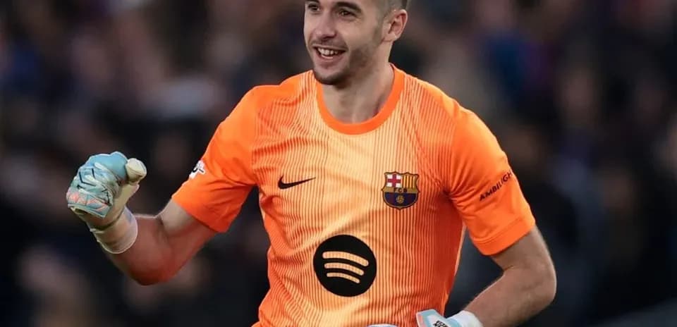 Portero de Barcelona celebrando una parada en el partido