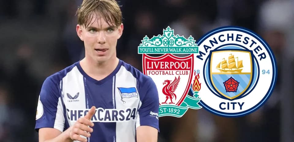 Jugador señalando durante el partido entre Liverpool y Manchester City