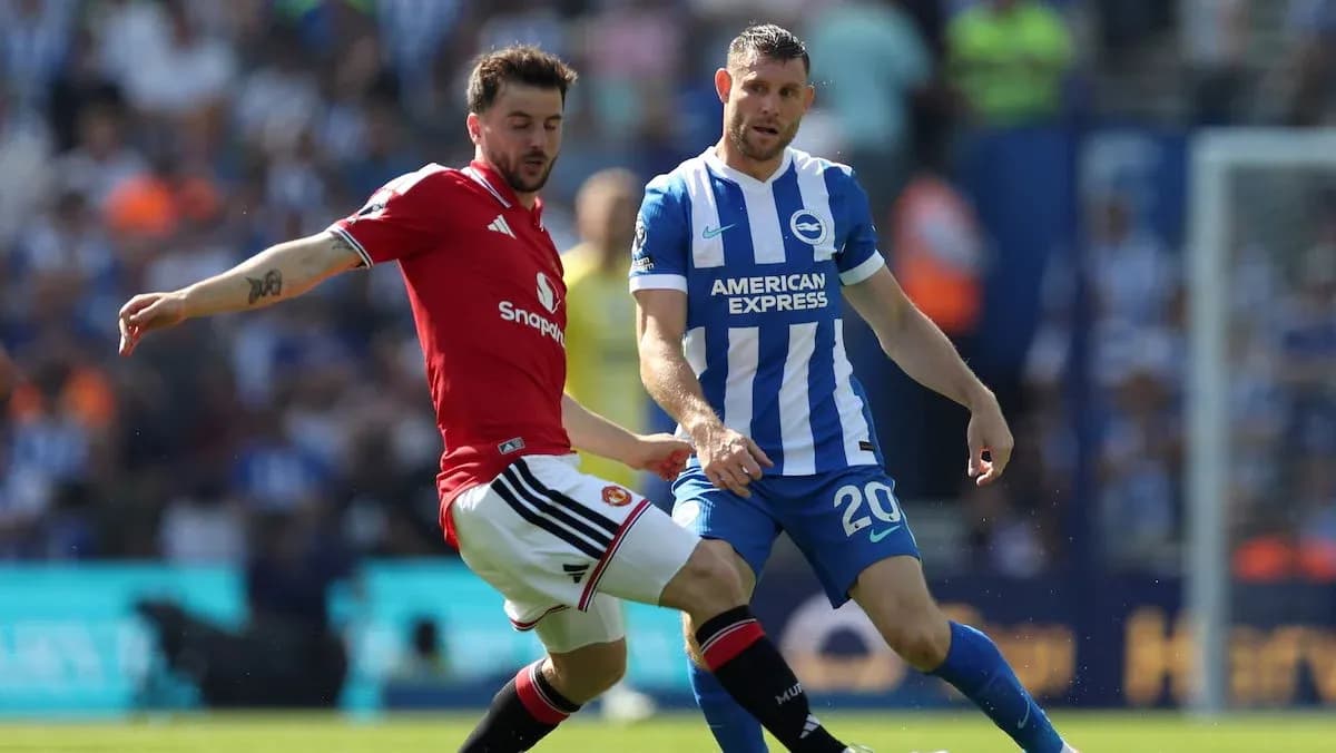 Jugador de Brighton compitiendo por el balón