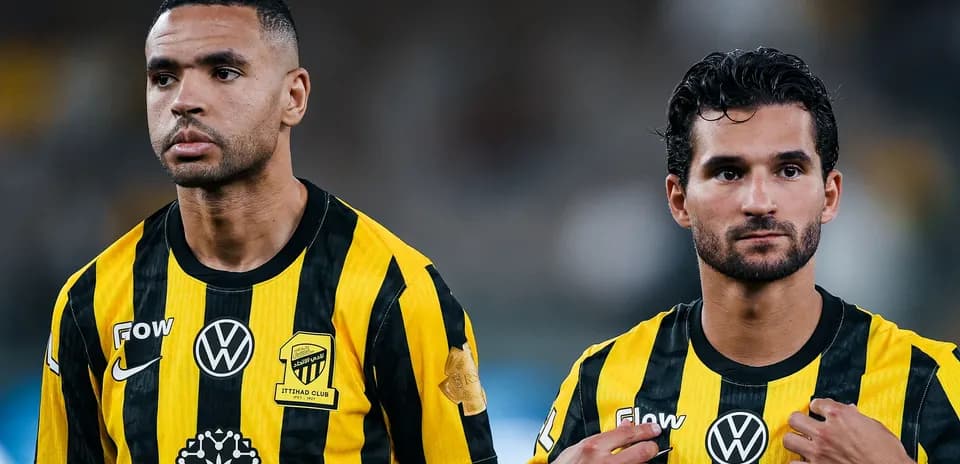 Jugadores de Ittihad Club en el campo de juego