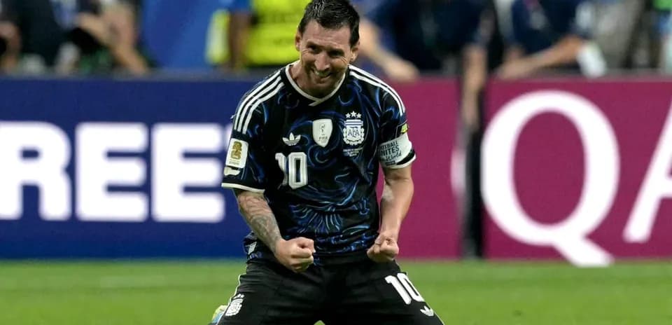 Jugador argentino celebrando tras anotar un gol