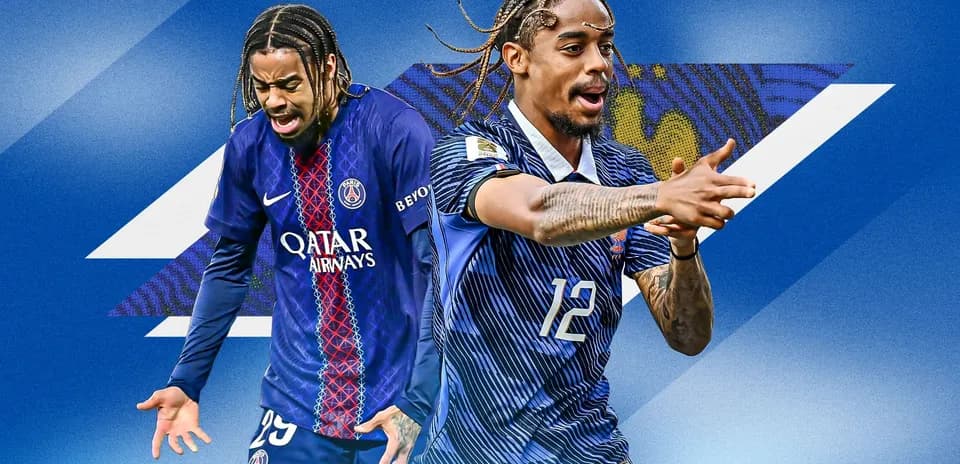 Jugadores de fútbol con camisetas de PSG y selección nacional