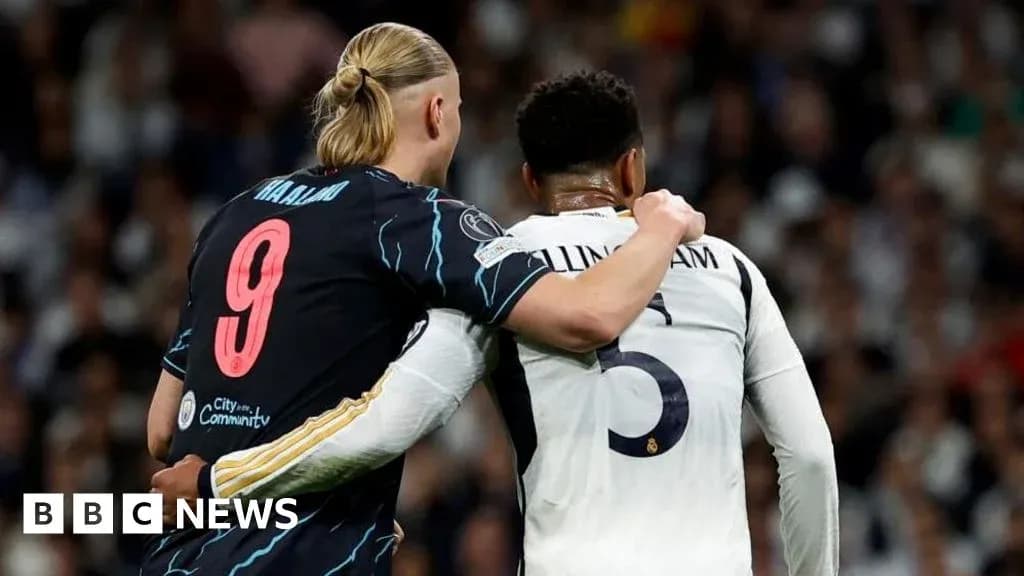 Haaland y Bellingham abrazándose durante el partido