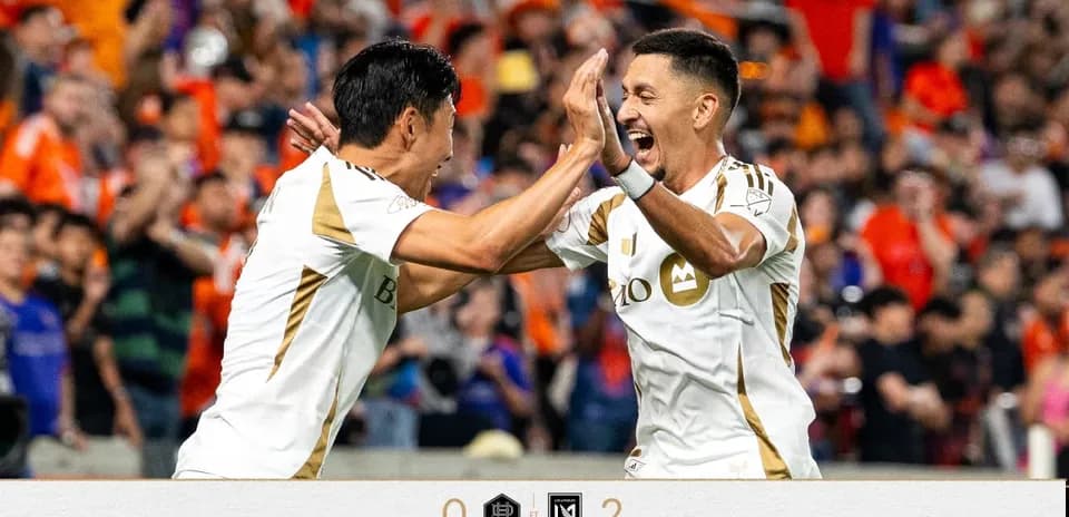 Jugadores de Los Angeles FC II celebrando un gol
