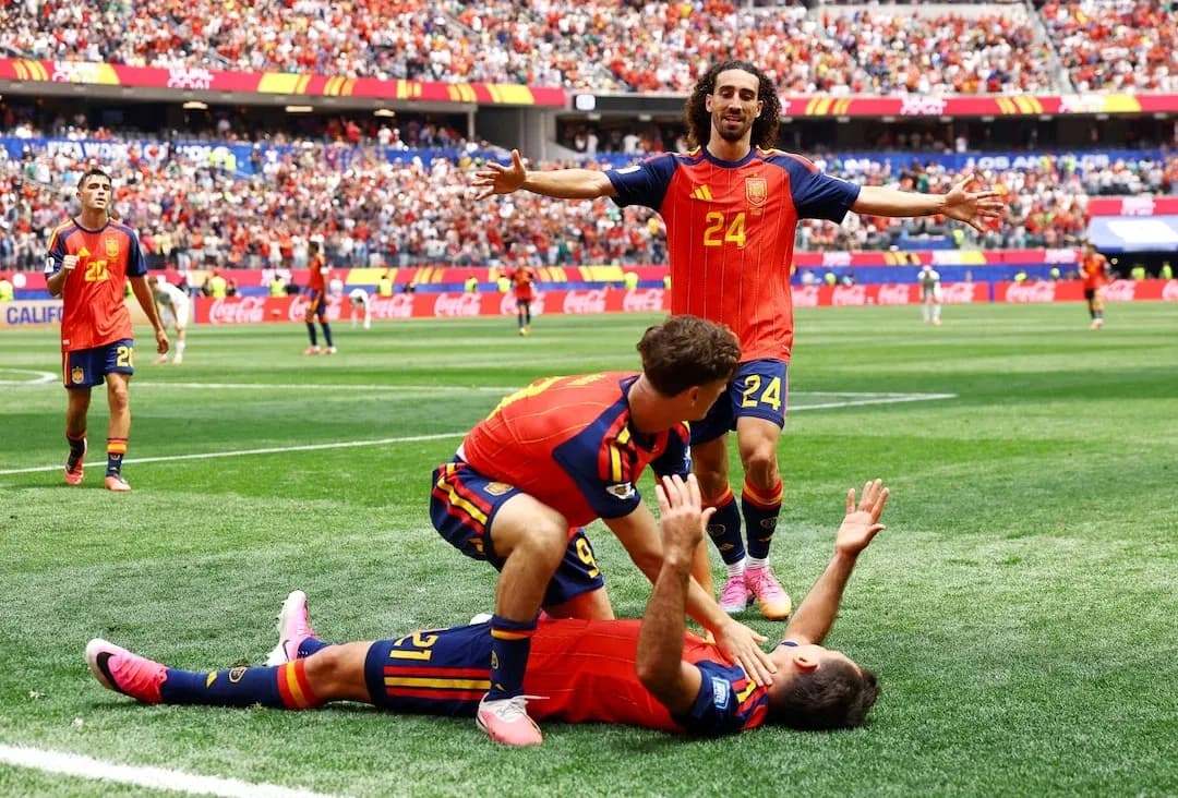 Celebración de jugadores de España tras un gol