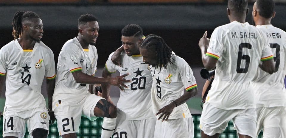 Jugadores de Ghana celebrando un gol juntos