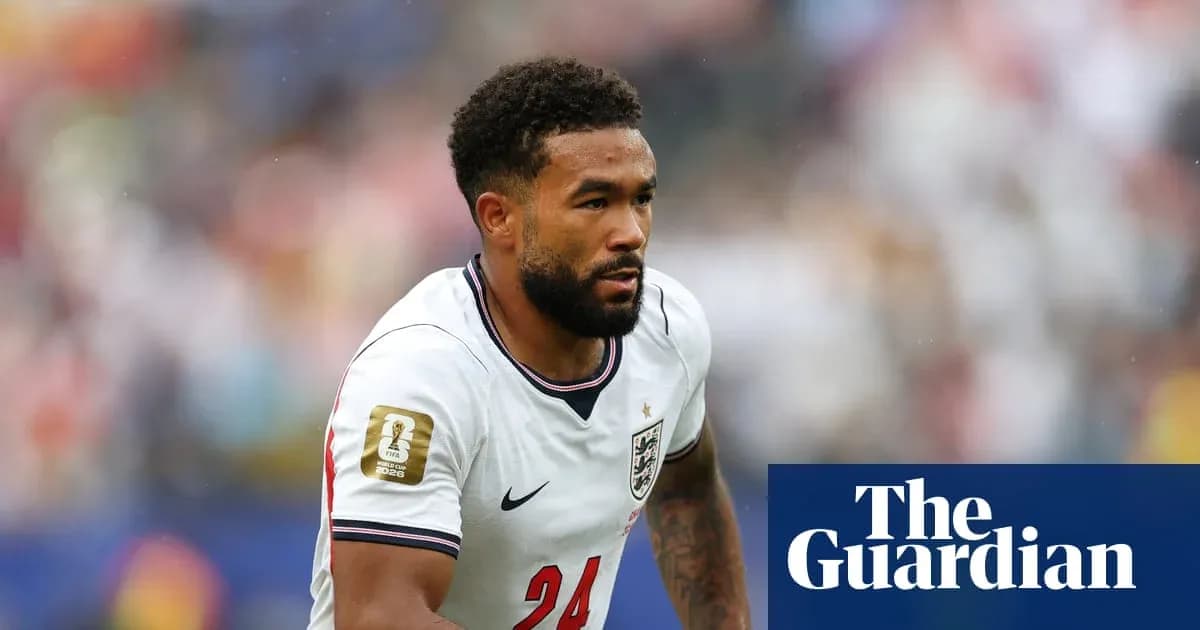 Jugador de Inglaterra corriendo durante un partido