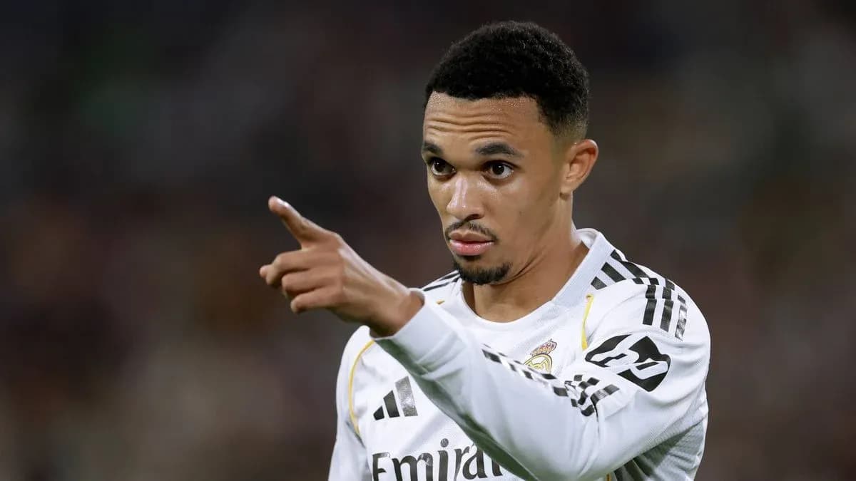 Jugador de Real Madrid señalando durante el partido