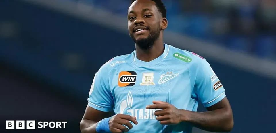 Jugador de Zenit sonriendo durante el partido