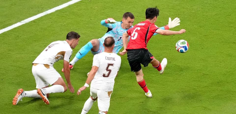 Jugador de Corea del Sur en acción contra República Checa