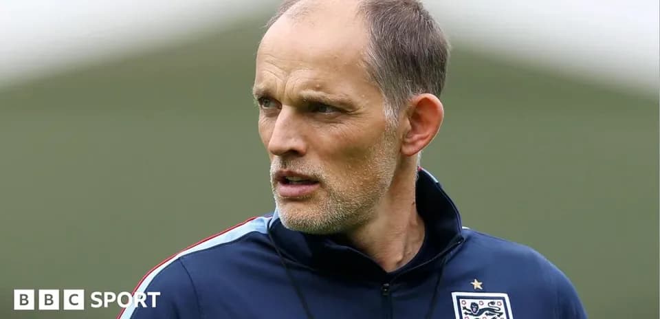 Entrenador observando durante una sesión de entrenamiento