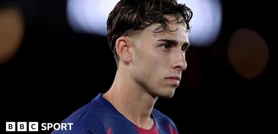 Jugador de fútbol en el campo durante el partido