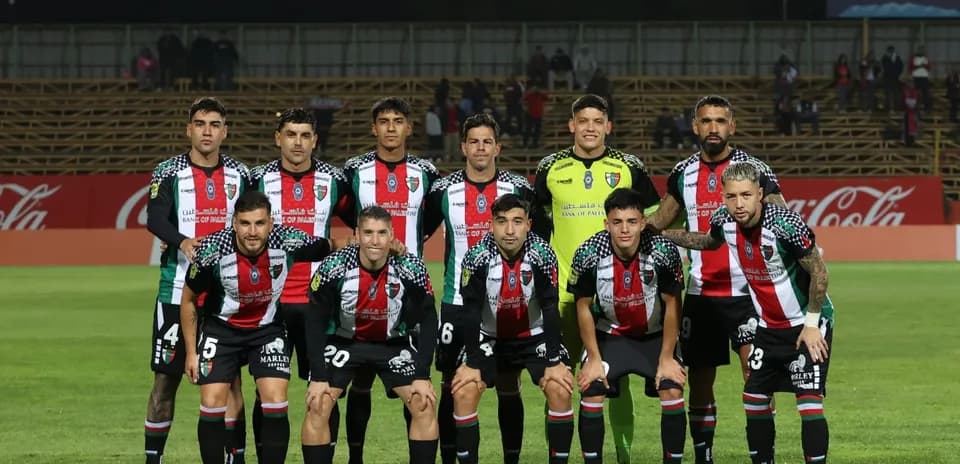 Equipo de Palestino posando antes del partido